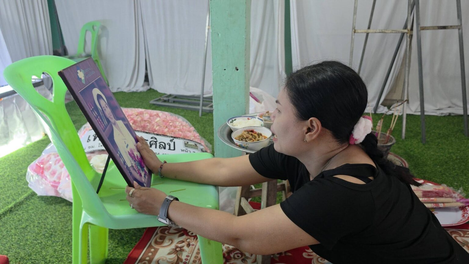 ชาวบุรีรัมย์ร่วมส่งใจ-แสดงความเสียใจครอบครัว “บ่มกลาง” “น้องจิ๊บ” เหยื่อไฟไหม้โรงเบียร์ดังลาดพร้าว "น้องจิ๊บ" เหยื่อไฟไหม้โรงเบียร์ดังลาดพร้าว